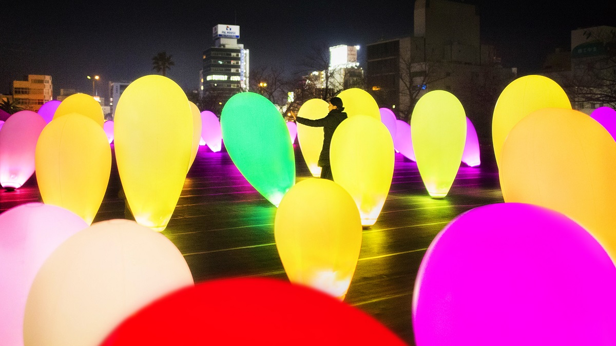 自立しつつも、呼応する生命 / Autonomous Resonating Life  teamLab, 2018, Interactive Digital Installation, Endless, Sound: Hideaki Takahashi