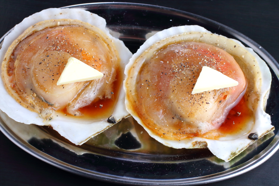 焼きホタテ　680円（税・サービス料別）