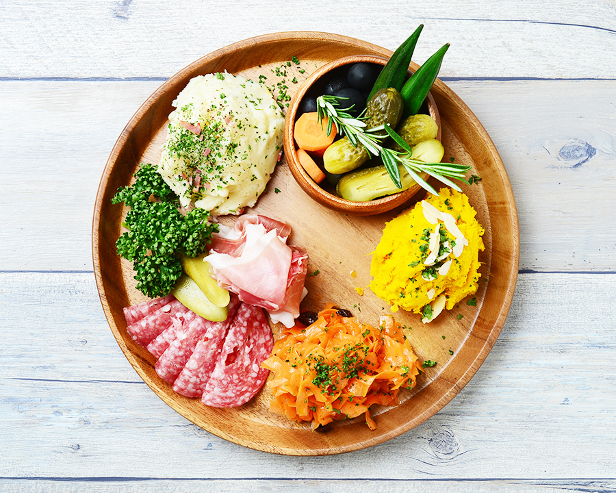 タパスのグランデ盛り　1382円