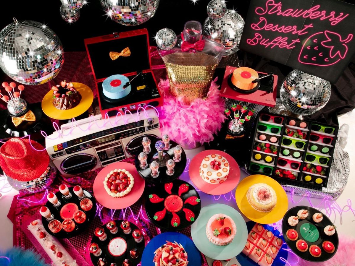 好評につき期間延長決定！お台場で「ダサかわいい」いちごづくしのデザートビュッフェ