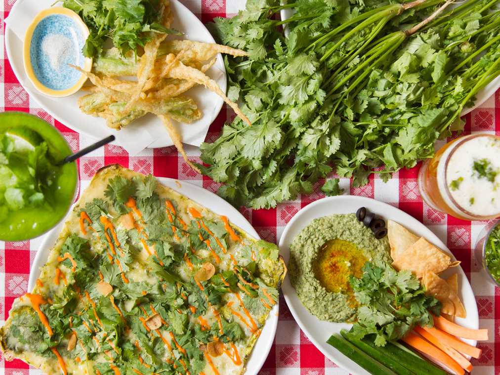 中華街であえてのパクチー！料理もドリンクもデザートもパクチーまみれ