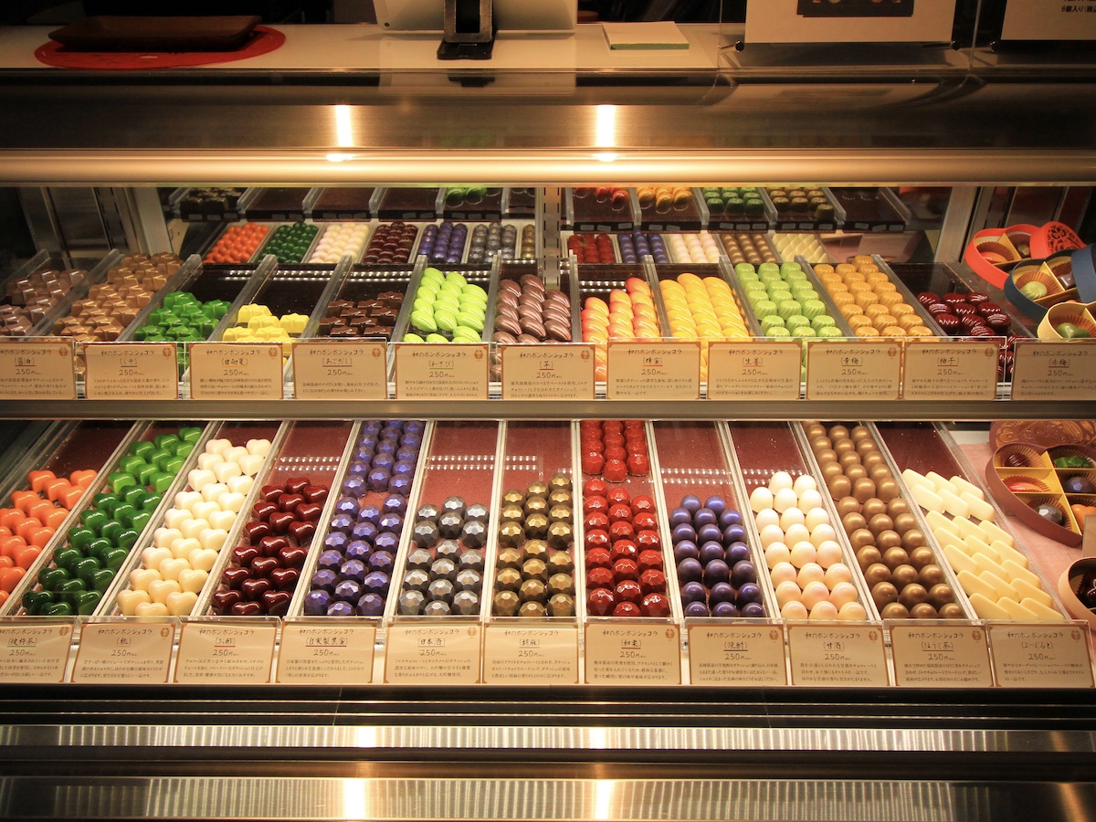 厳選素材で作った宝石みたいな「ボンボンショコラ」。24種、全制覇したい！