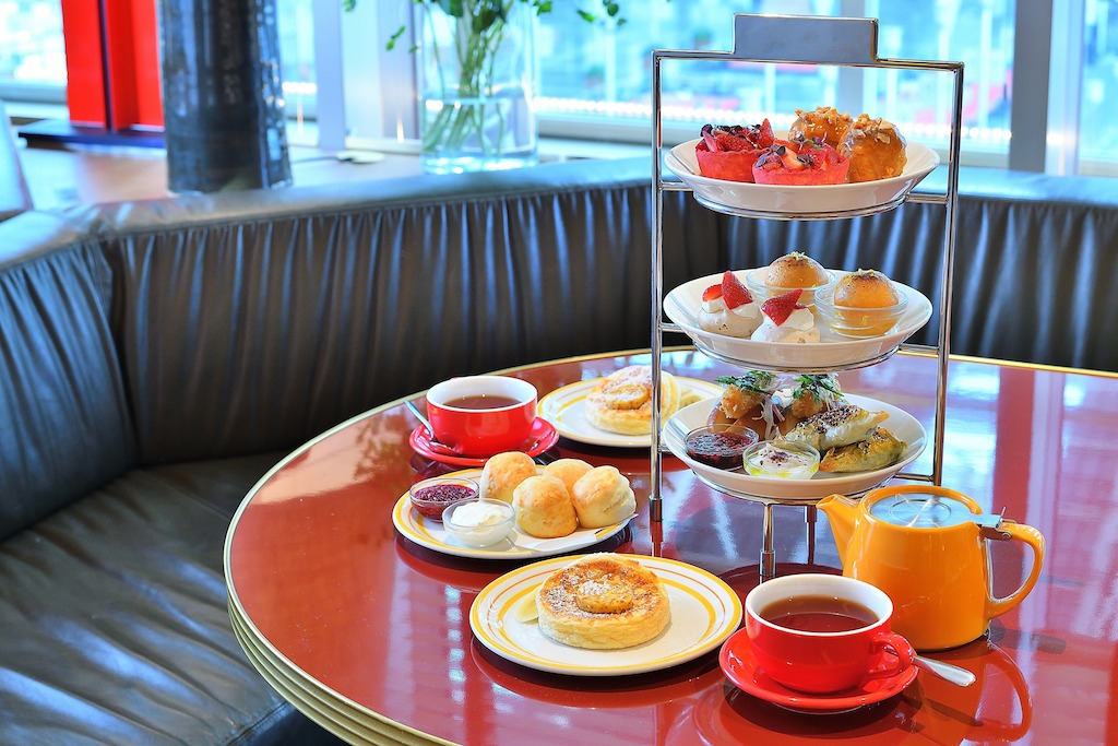 アフタヌーンティーセット2名分6400円（税込）(C) Yamamoto Yuto