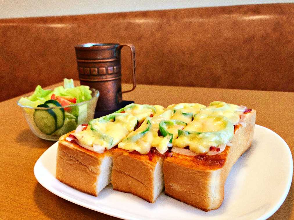 その分厚さ4cm!?ボリューム満点「ノタリ」のピザトースト