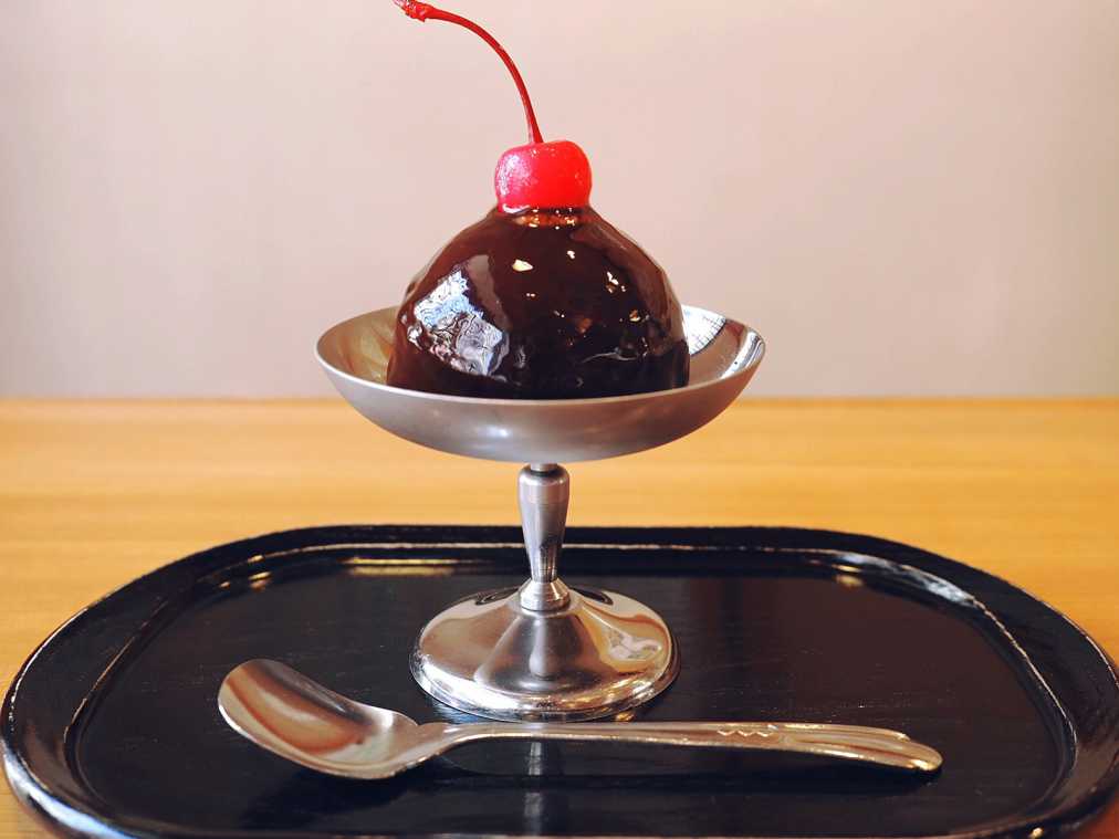 真っ赤なチェリーにきゅん！谷根千散歩の休憩に「芋甚」でレトロなサンデーはいかが？