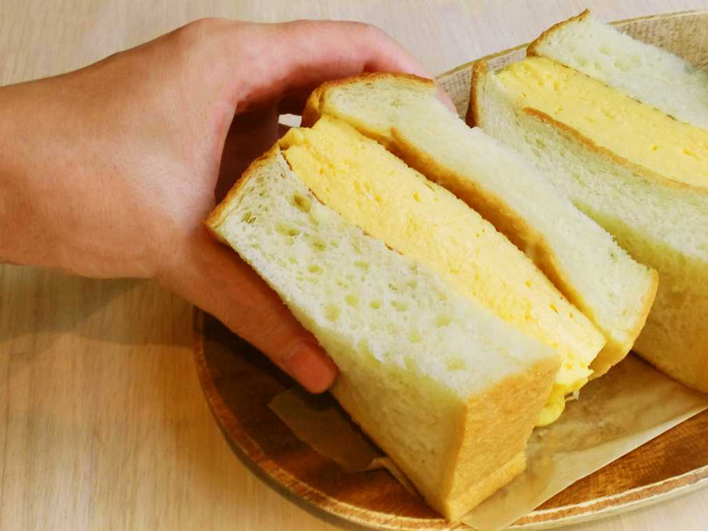 卵3個分のオムレツをはさんだ！人気ベーカリーのふわふわサンドが幸せの味