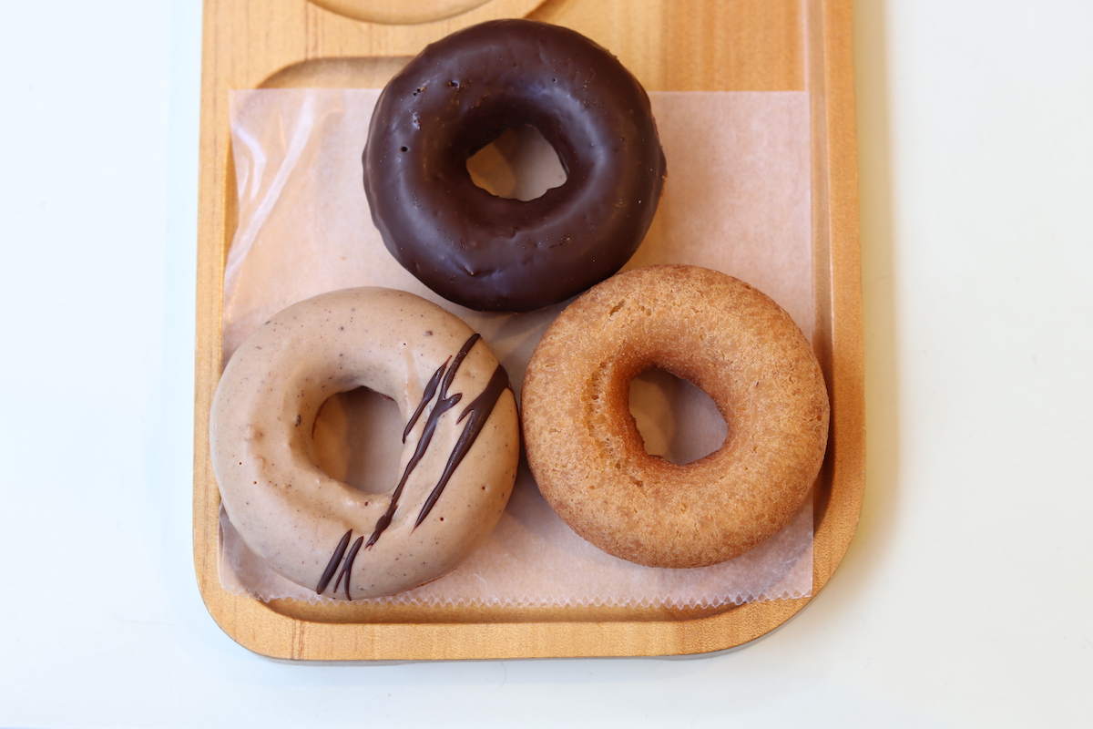 上から時計回りにチョコレート150円、ネイチャー130円、カフェオーレ160円