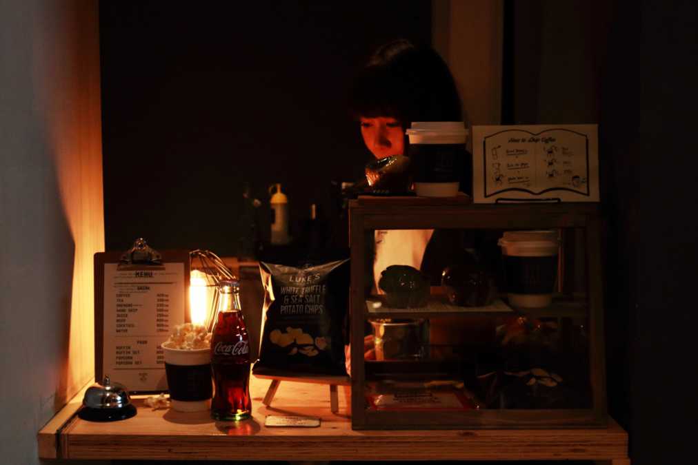 ハンドドリップコーヒー 500円、カクテル600円など