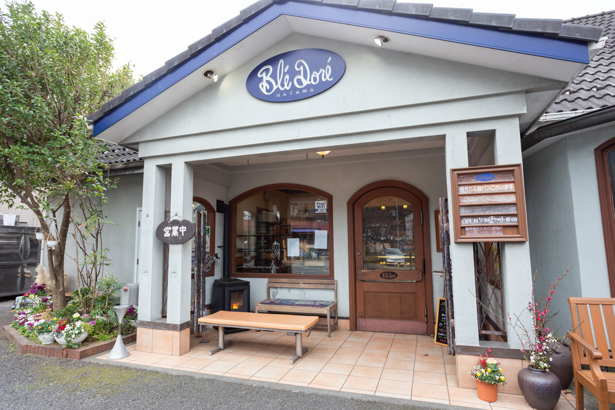 モーニングは、平日は7時30分～11時、土日祝は7～11時