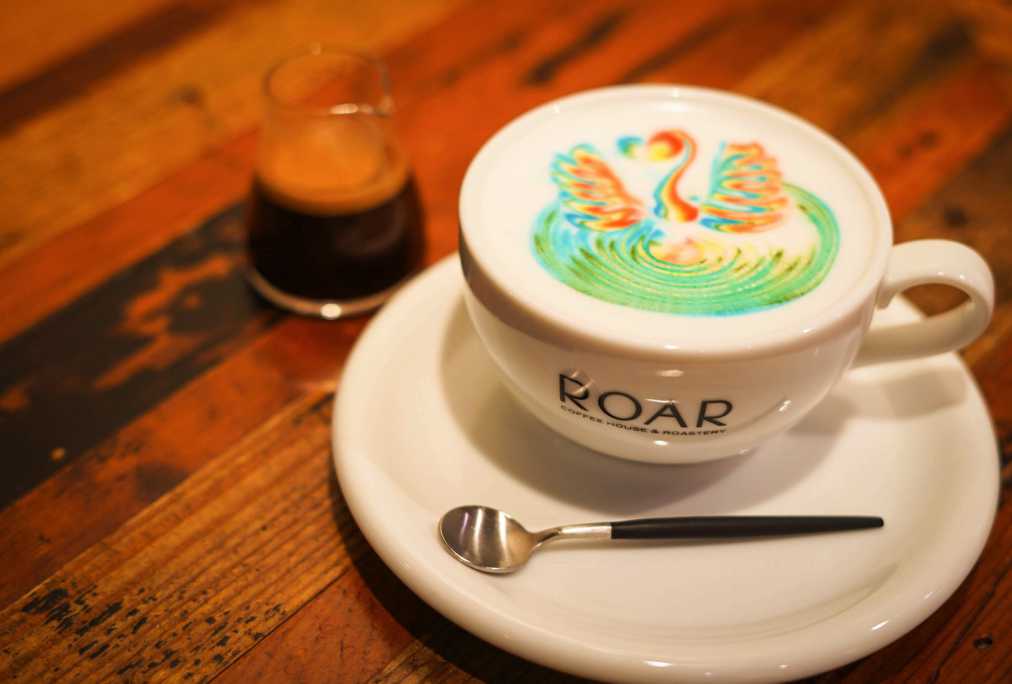 「ホワイト」には別添えでエスプレッソがつきます。