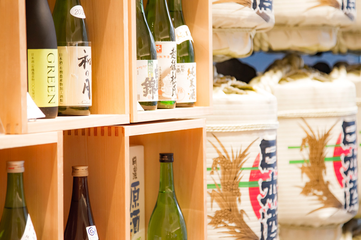 展示棚は木桝のようなデザインで、細部まで凝った造り