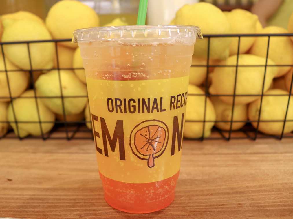 ストロベリーソーダレモネード ラージサイズ　410円