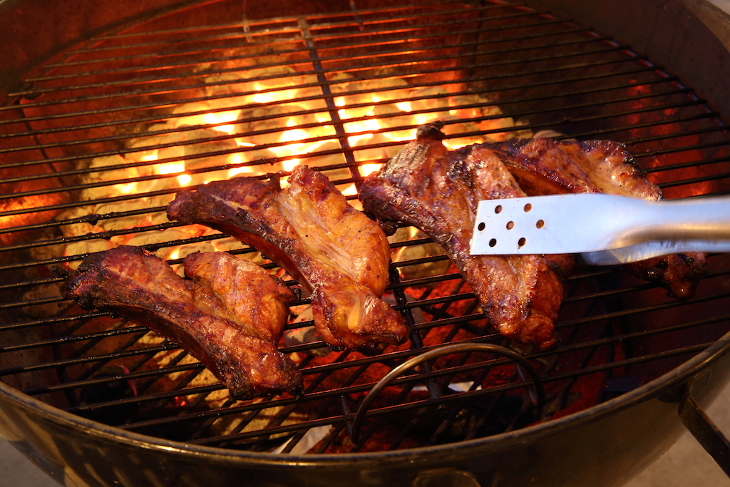 骨付き豚スペアリブ(要予約)2個1900円