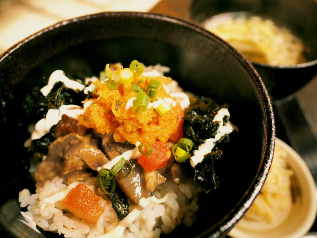 大人様定食　味の塩麹漬け丼　（880円）