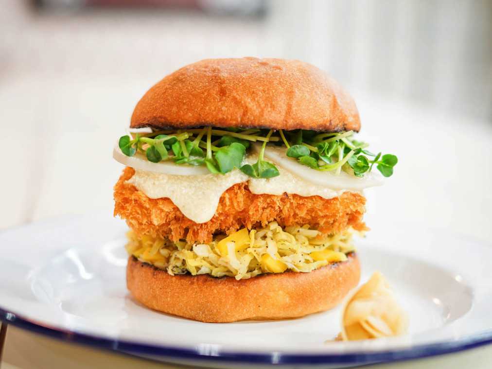 白身魚フライ、西京焼き、穴子がバーガーに!?中目黒のフィッシュバーガー専門店