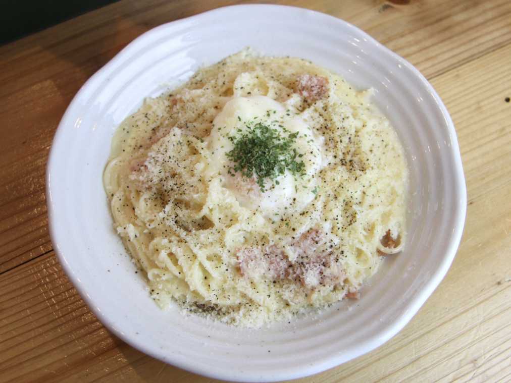 日本三大うどん‘五島うどん’はカルボナーラでいただきます。