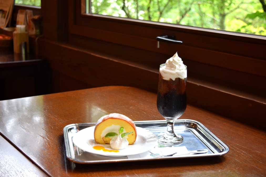 ヤウゼ（ドリンク＋お好きなケーキ）970円