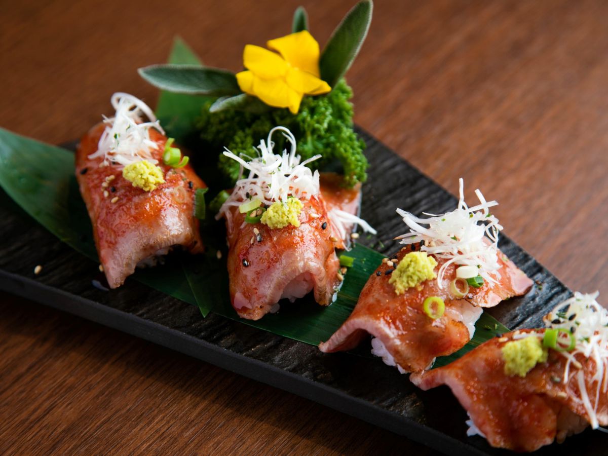 特上和牛握り（4貫） 2138円