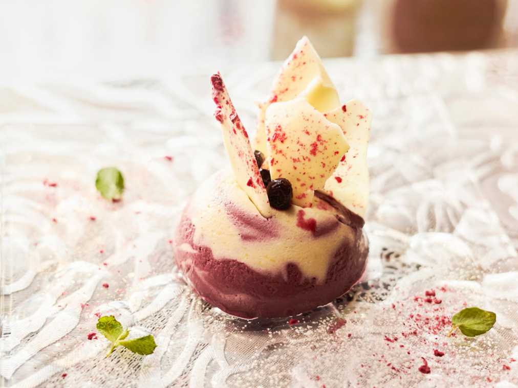 パティシエ兼バーテンダーがお出迎え！お酒×スイーツが楽しめるBar