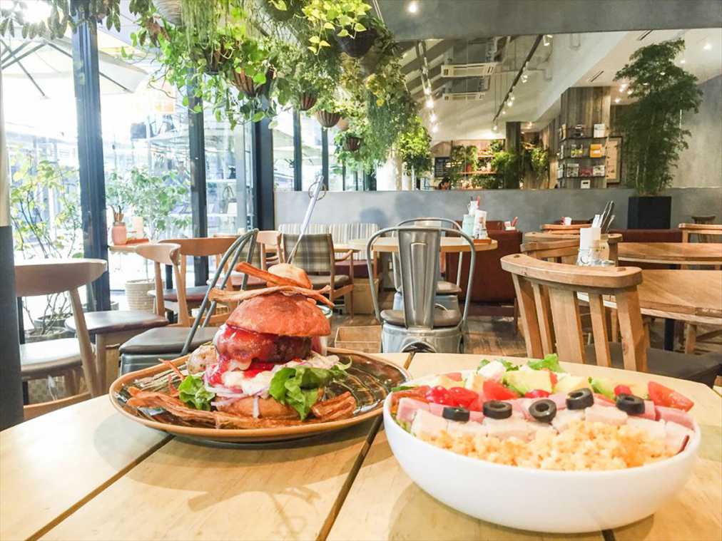 野菜不足さんの救世主！バランス満点の具だくさんサラダが食べられるお野菜カフェ