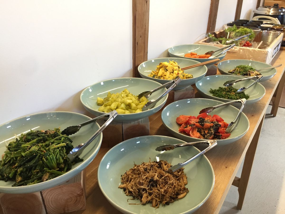 新鮮野菜のせいろ蒸しとお惣菜ブッフェ　1490円（5歳～小学生以下はせいろ蒸しなしで745円）