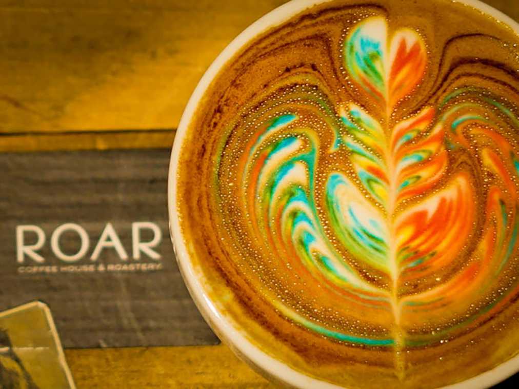 レインボーラテに盛りすぎシェイク!?ROARのSNS映えカフェメニューがすごかった