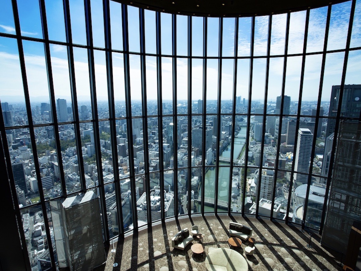 “空に浮かぶパティスリー”で、星や雲モチーフのロマンチックなスイーツを