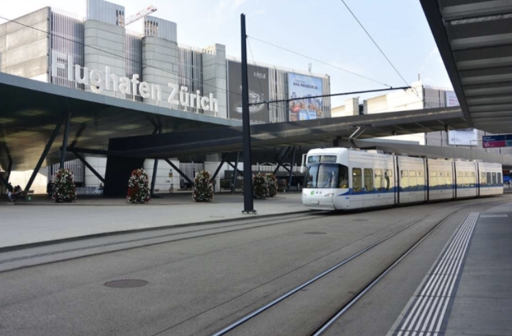 スイスを走る！ドイツの名車「ICE」