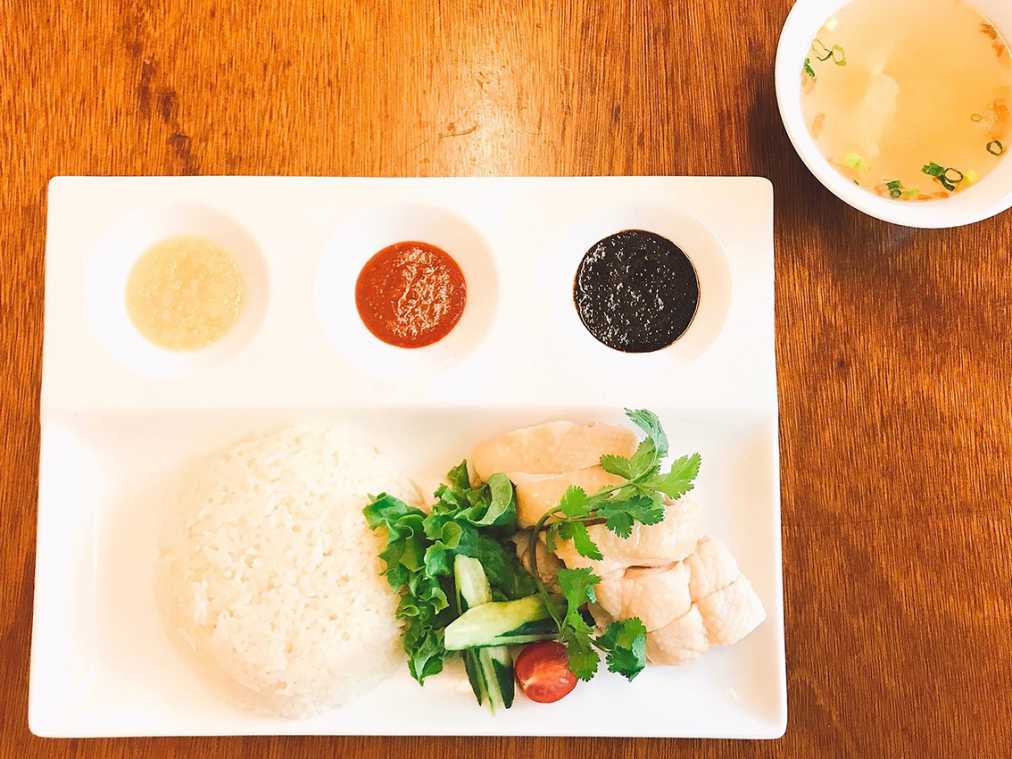 「Five Star Cafe」の本格「海南チキンライス」でシンガポールに行った気分を味わう！