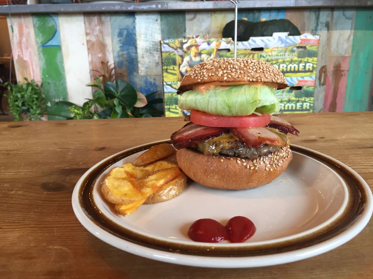 ベーコンチーズバーガー　1250円（税別）