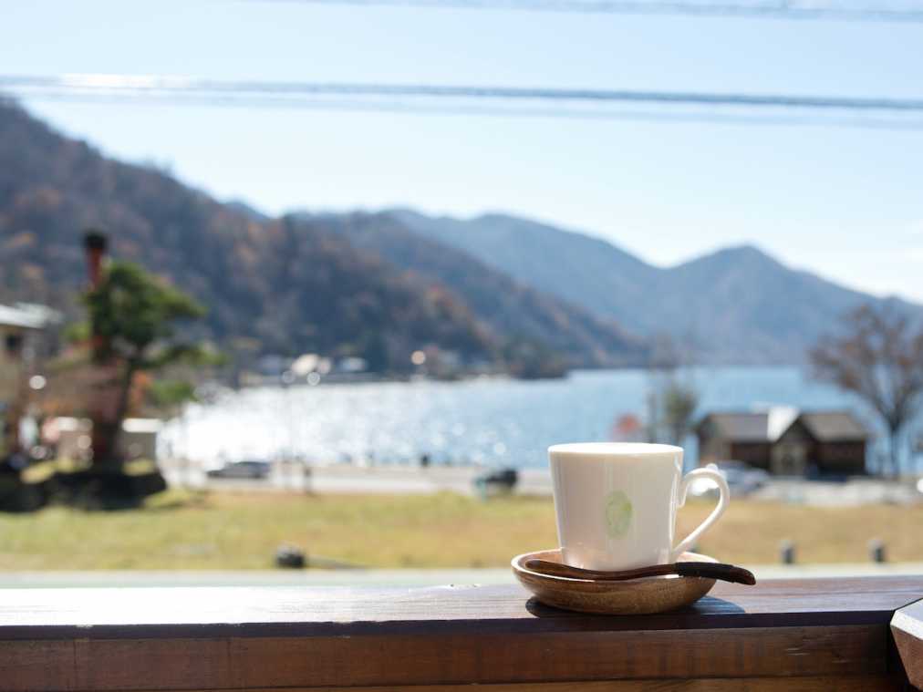 世界で一つだけの‘とんぼ玉作り’は、レイクビューのほのぼのカフェで