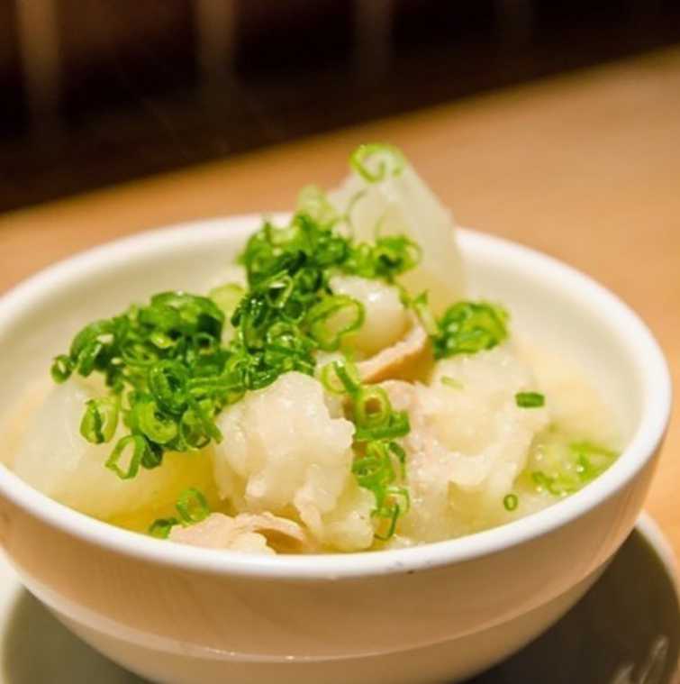 名物塩もつ煮込み　594円