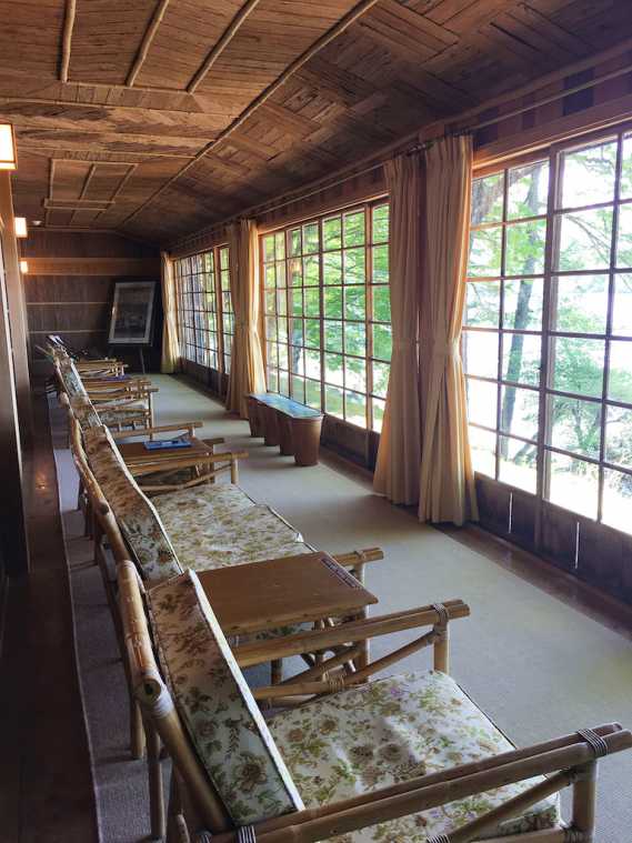  開放的な全面窓