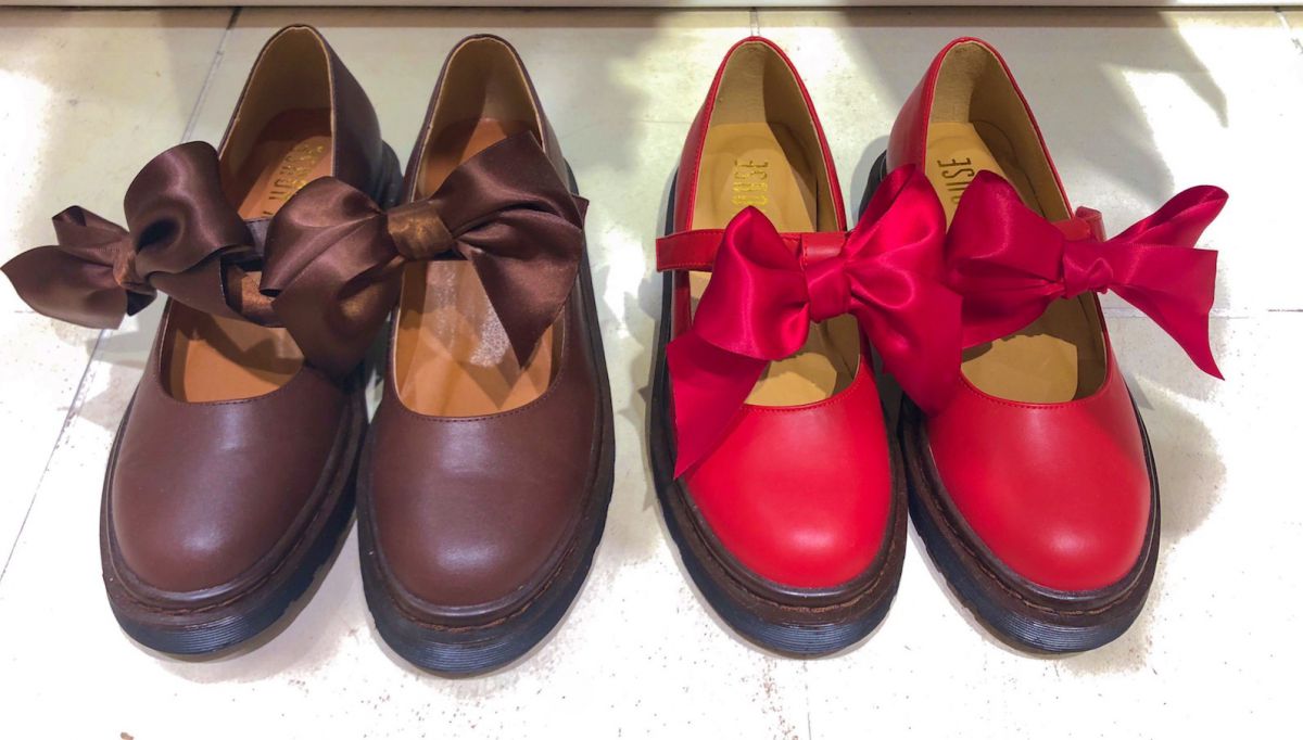 「リボン付きシューズ」各15120円（PINK HOUSE）
