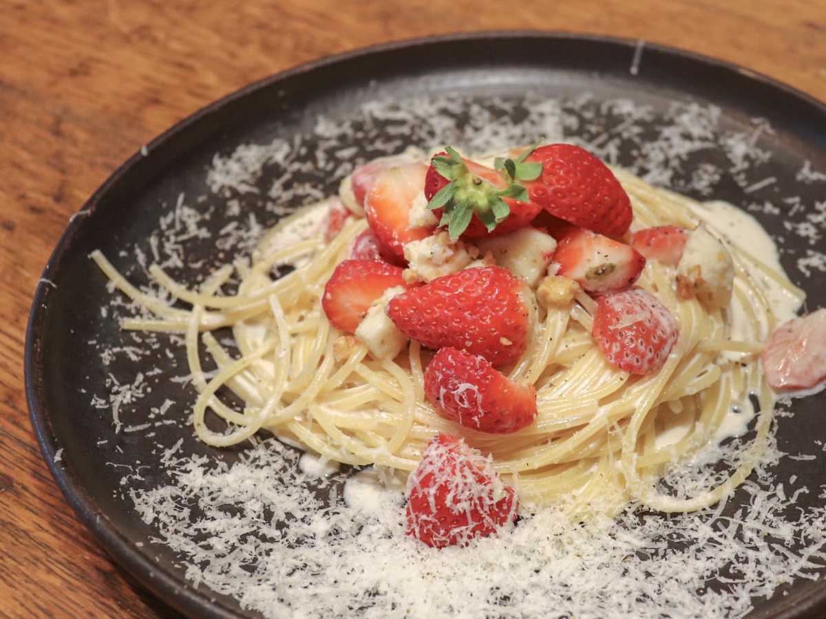 季節のフルーツ「ゴルゴンゾーラクリーム」スパゲッティ　1512円