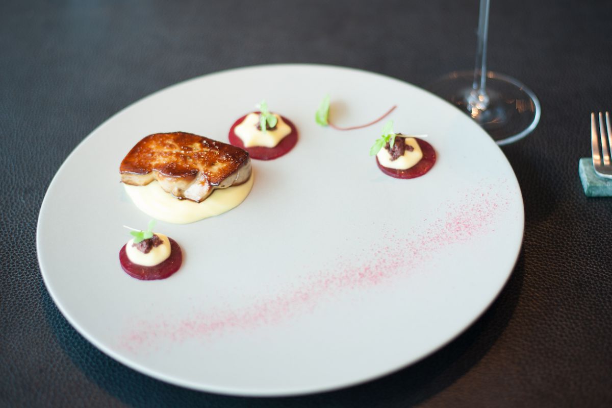 【2皿目の前菜】フォアグラのソテー、ブーダンノワール、じゃがいものエスプーマ