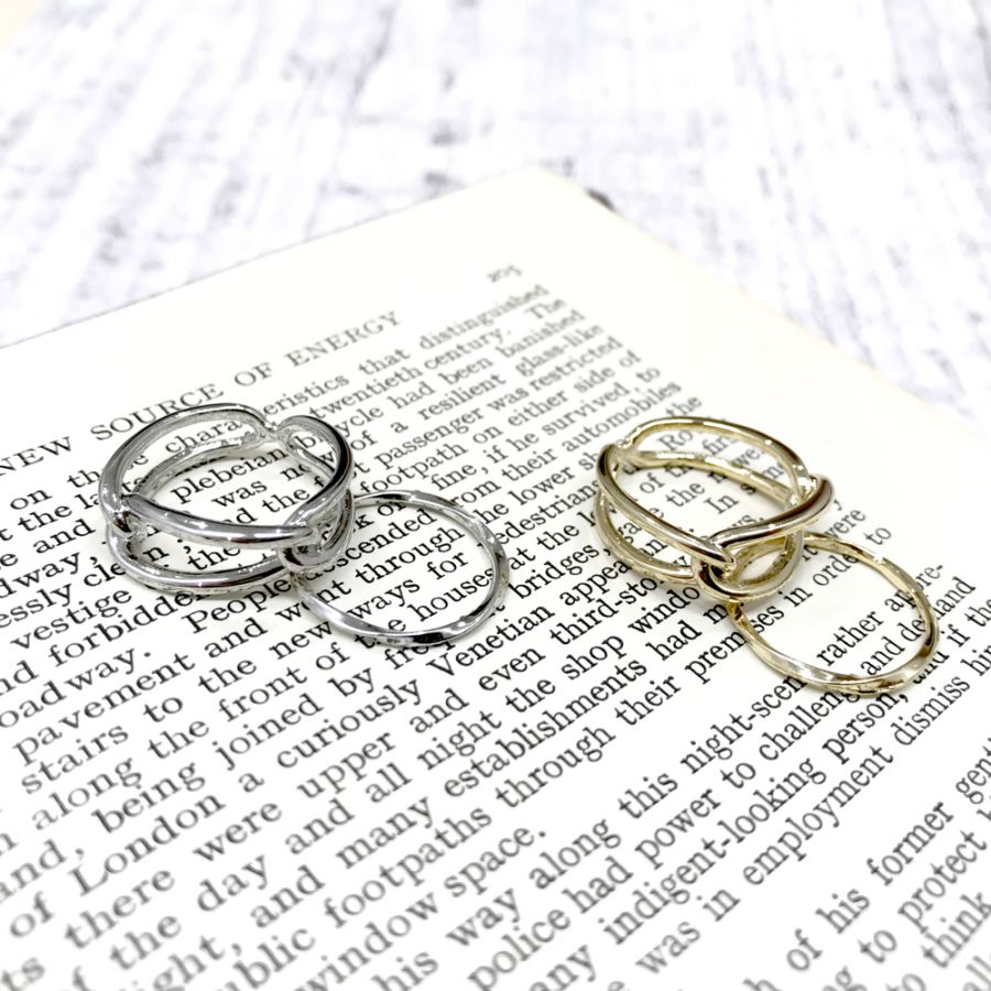 2Pチェーン風リング 各324円