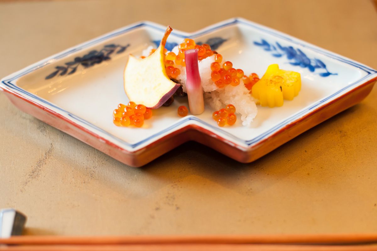 焼物「大黒秋刀魚のわた干し 鬼卸し大根 新いくら醤油漬け 丸十蜜煮 公孫樹丸十煎餅 はじかみ」