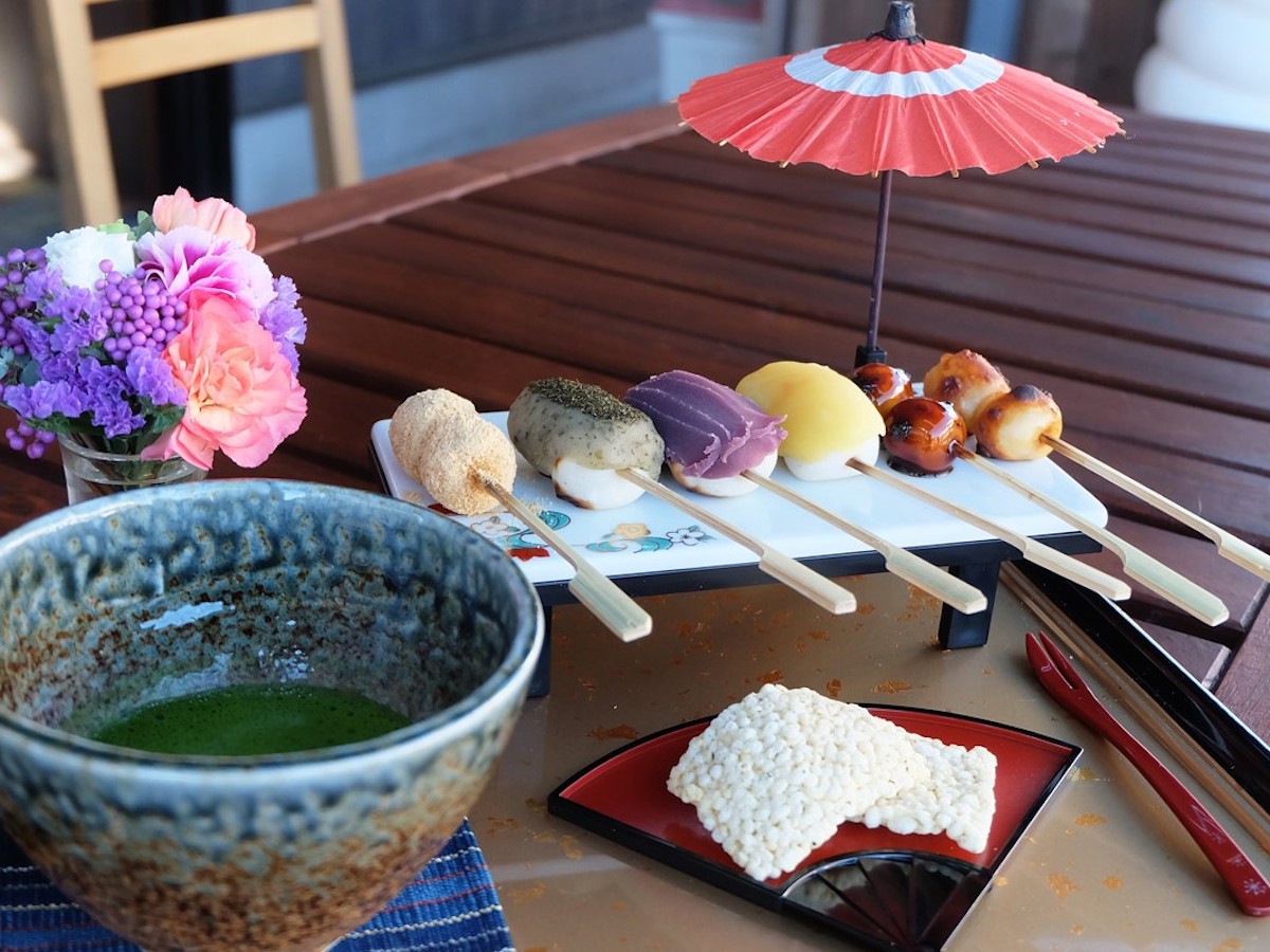 時代劇のミニセットのよう!6色団子が主役のジェニックおやつ