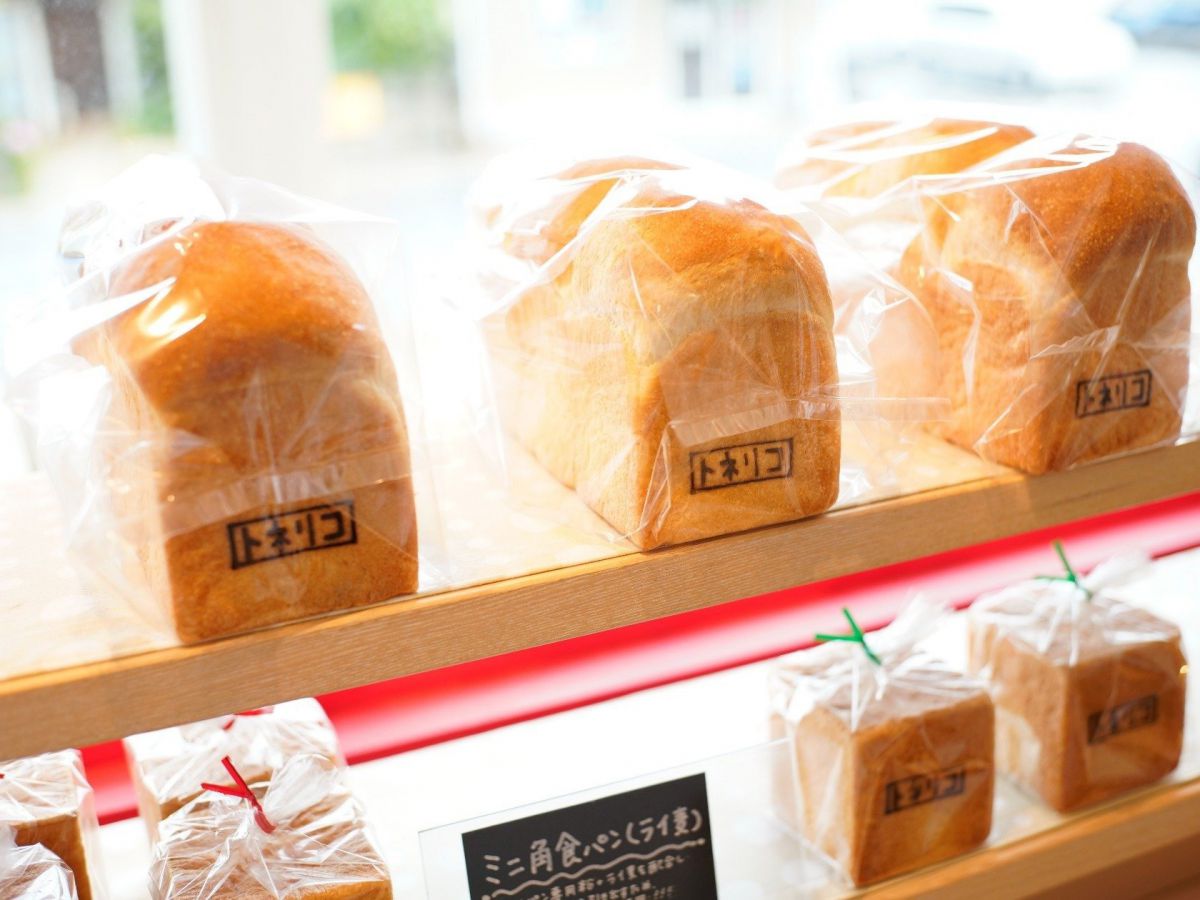 四角い食パンがかわいい！こだわりの自家製果実ジャムとも相性ぴったり