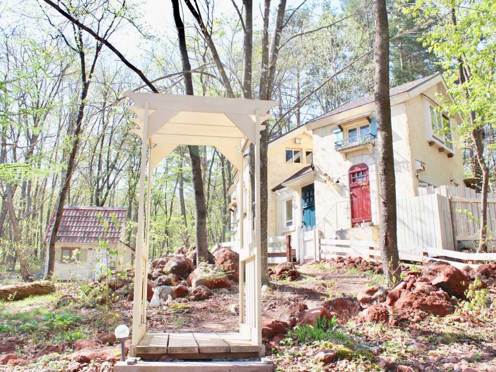 絵本の中の世界を体験できる。森の手作りコテージ・北軽井沢「つくつく村」へ