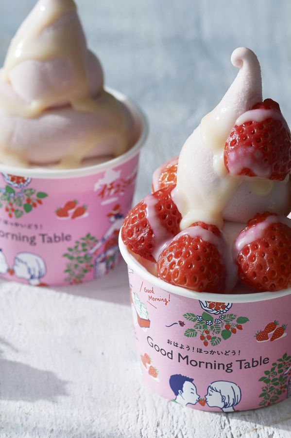イチゴソフトミルク540円（税込）、イチゴソフトミルク＋銀龍苺トッピング864円（税込）