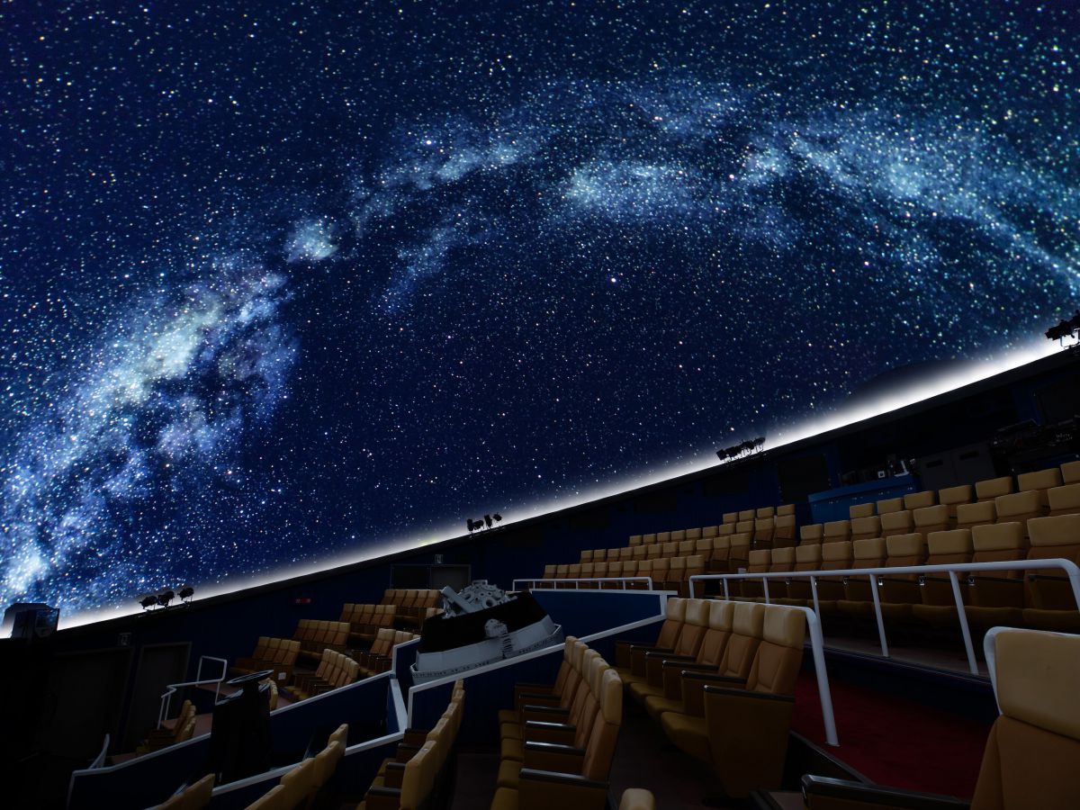 琵琶湖のプラネタリウムでヨガ!?オフィスでも使えそうなチェアヨガ体験