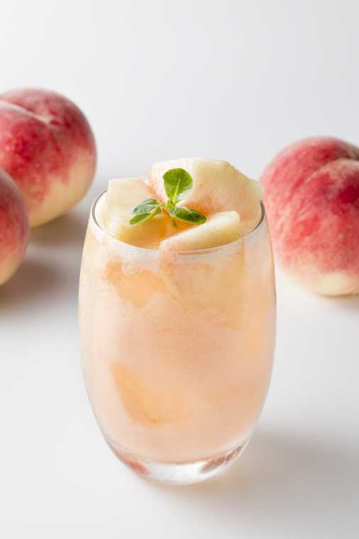 8月の季節のサワー「国産白桃のフレッシュサワー」800円(税抜) 