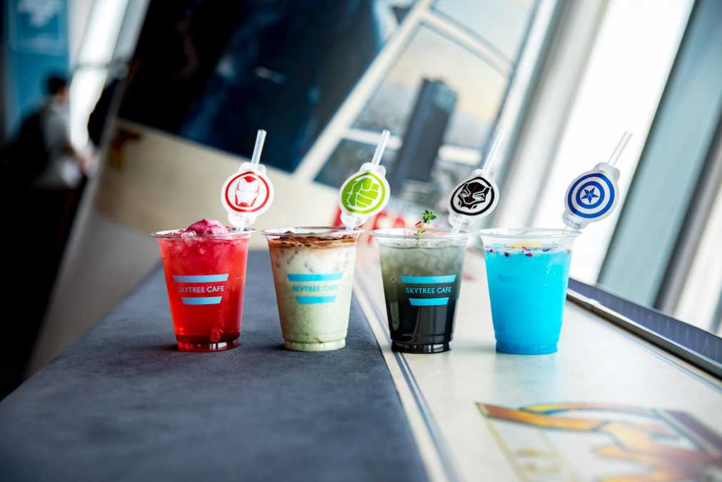 左からアイアンレッドソーダ、スマッシュバナナミルク、シークレットブラックソーダ、アメリカンスターソーダ 各650円