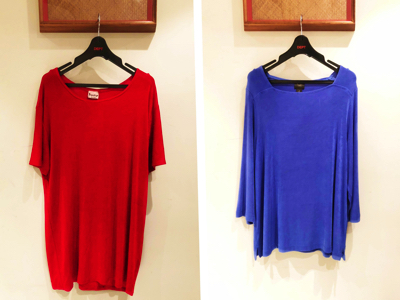 「赤カットソー」5400円、「青カットソー」6480円