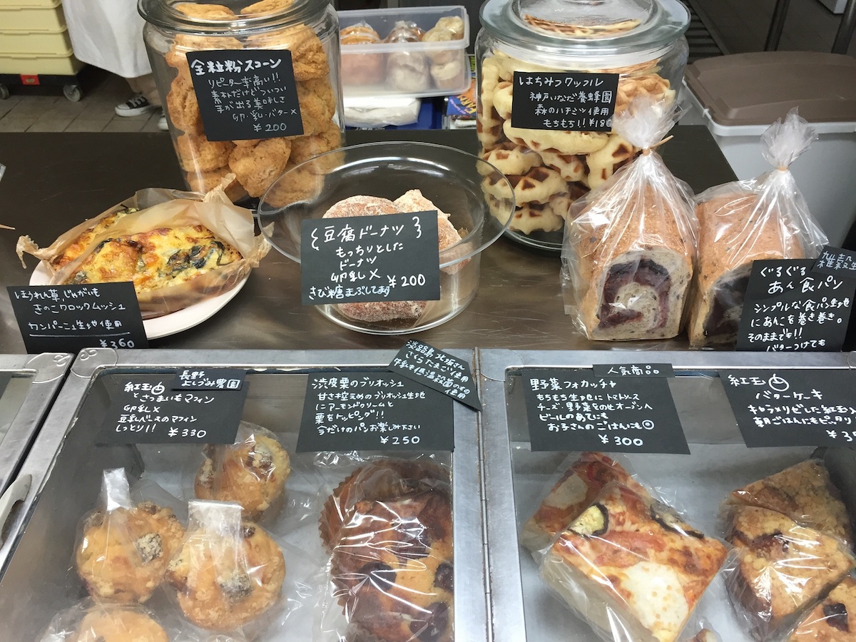 オープンは週に1日だけ。宝探し気分で選ぶ、季節のパン&焼菓子