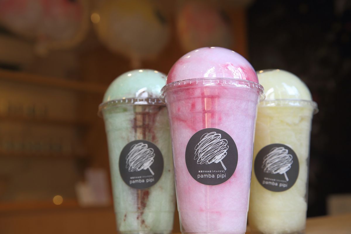 右から グレープフルーツヨーグルト、ラズベリー、チョコミント　カップ入り各300円