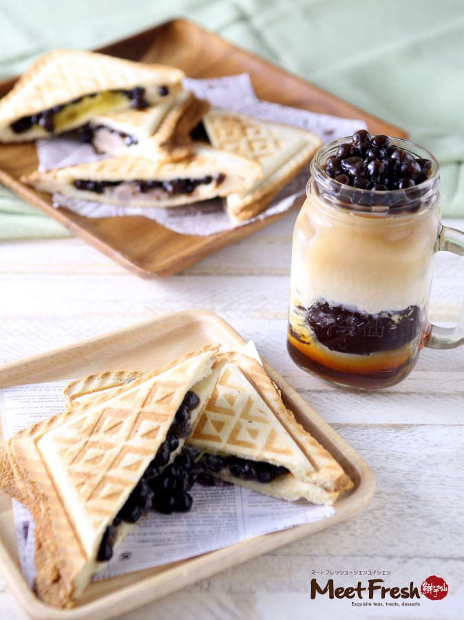 タピオカマスカルポーネホットサンド350円ほか。ドリンクセットは900円