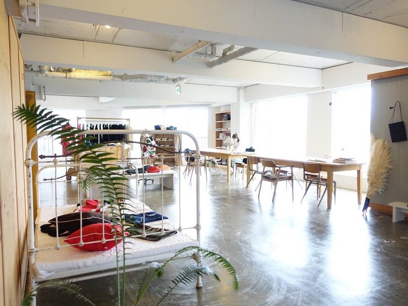 広島の街を一望！セレクトショップの片隅でくつろげる隠れ家カフェ